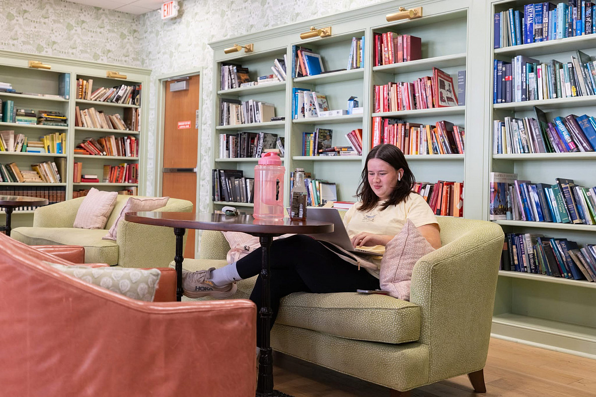 Student Spaces: As a part of their 50th Reunion gift, the Class of 1972 raised funds to support the renovations of the student spaces on ...