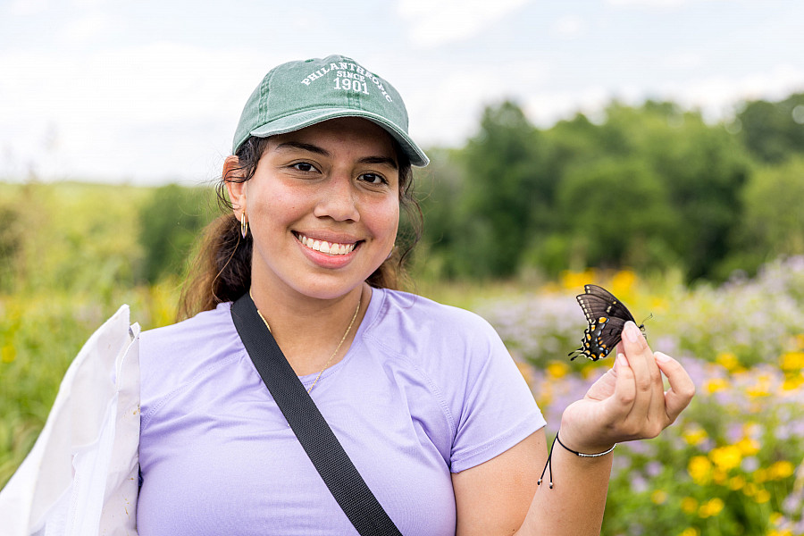 Evelyn Tello in the Summer Honors Student Research